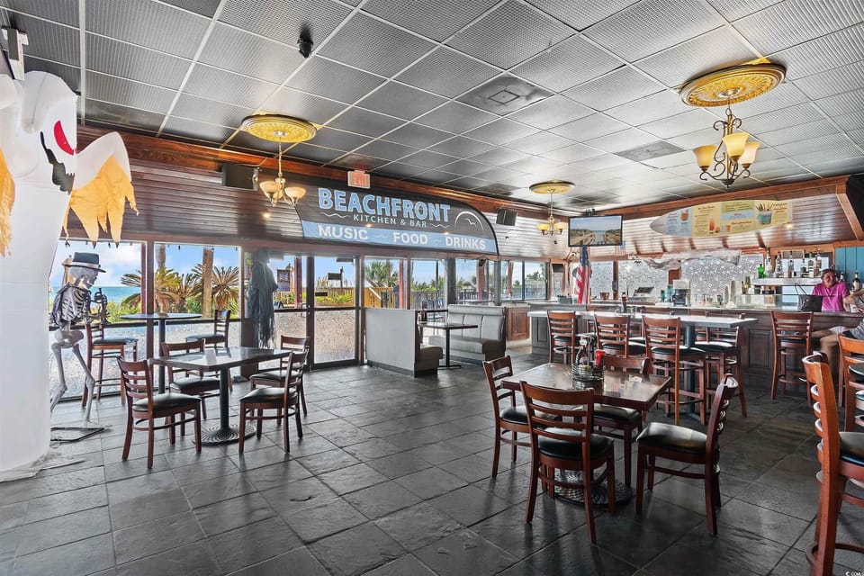 Ocean front dining