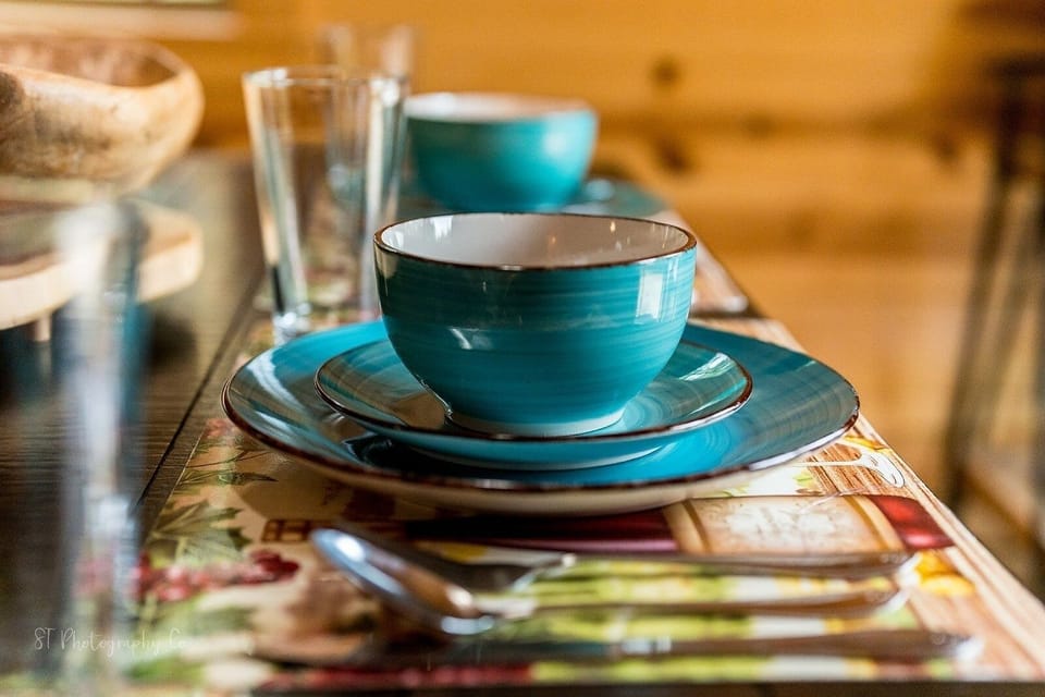 Furniture, Table, Tabletop, Plate, Food