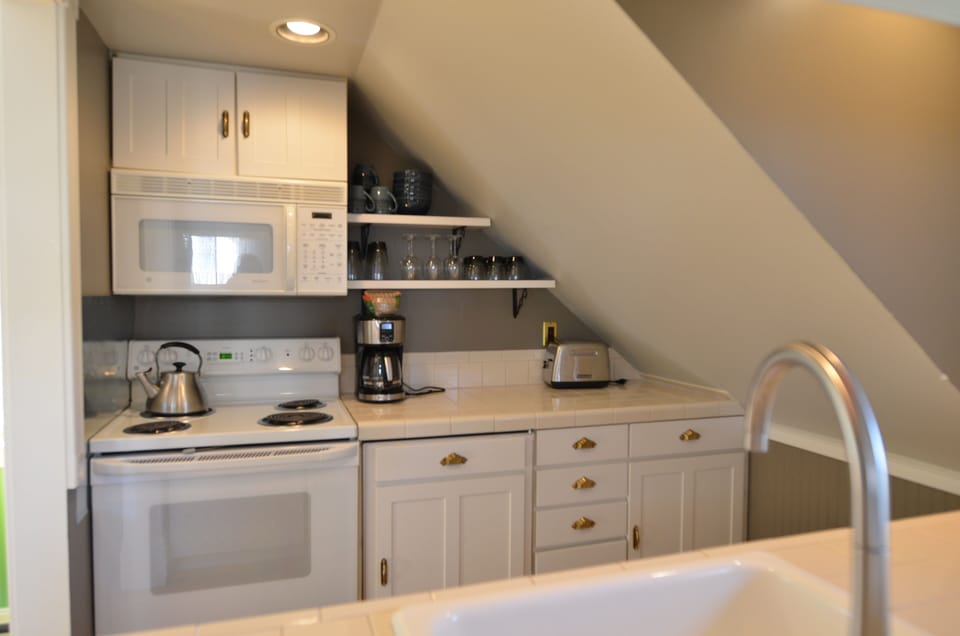 Fully Equipped Kitchen - The fully equipped kitchen has the appliances and amenities needed for the entire vacation.