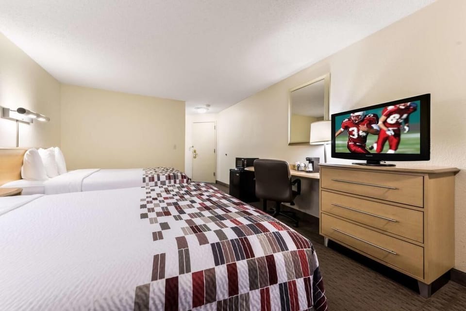2 Queen size beds; perfect for your vacation!