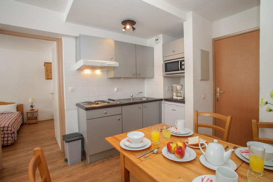 There’s room for everyone at the dining table.