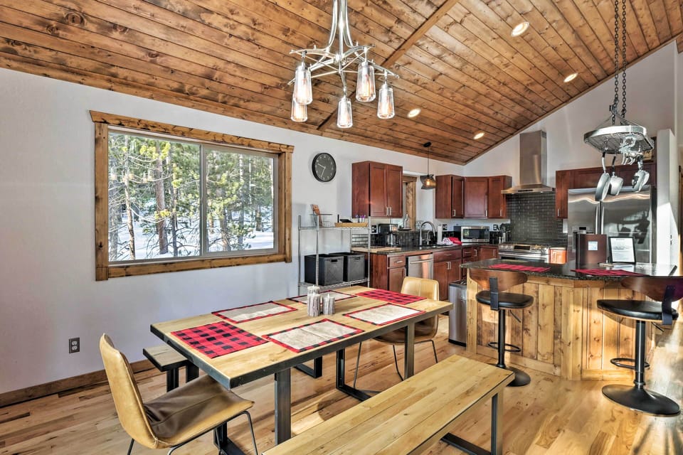 Dining Table | Dishware & Flatware Provided