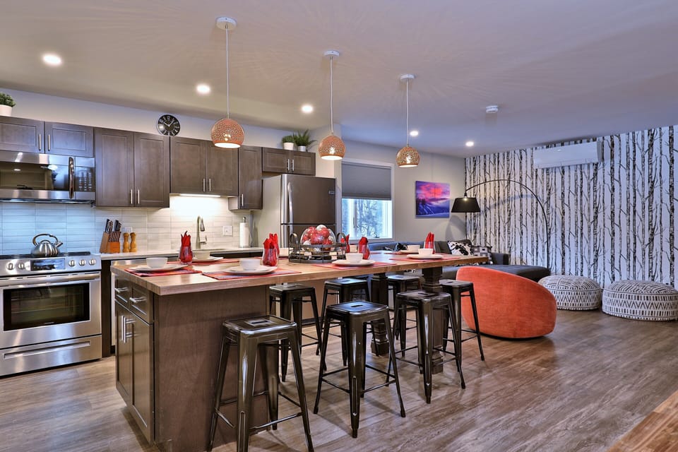 Large living room and open plan kitchen perfect for your group.