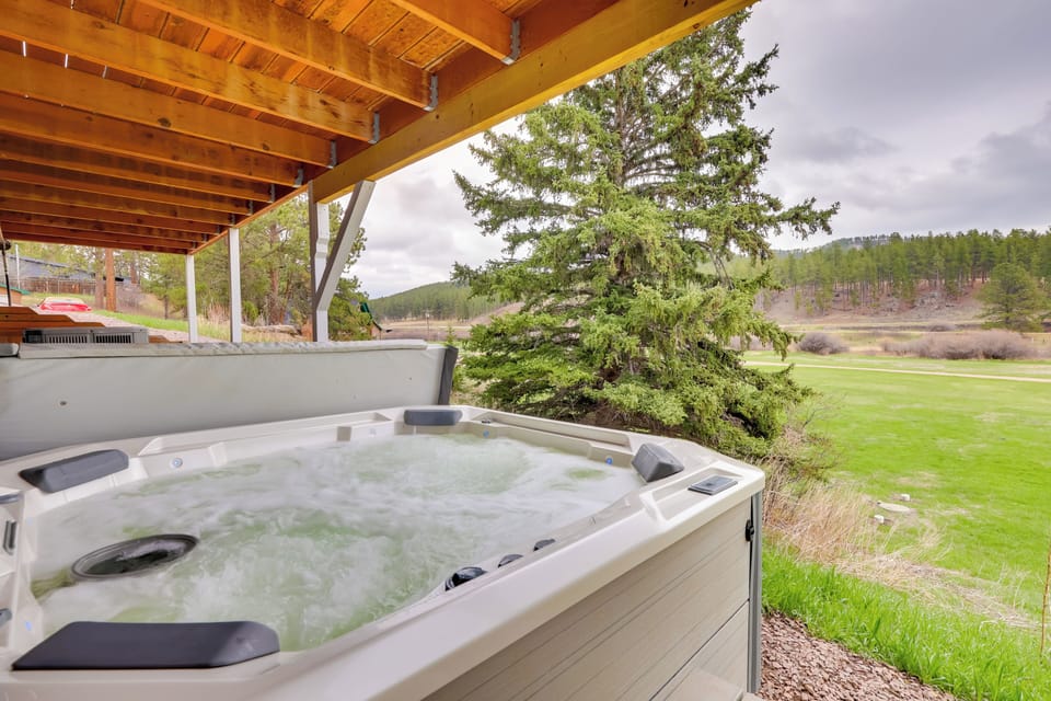 Hill City Vacation Rental | 5BR | 3.5BA | 3,200 Sq Ft | Stairs to Access