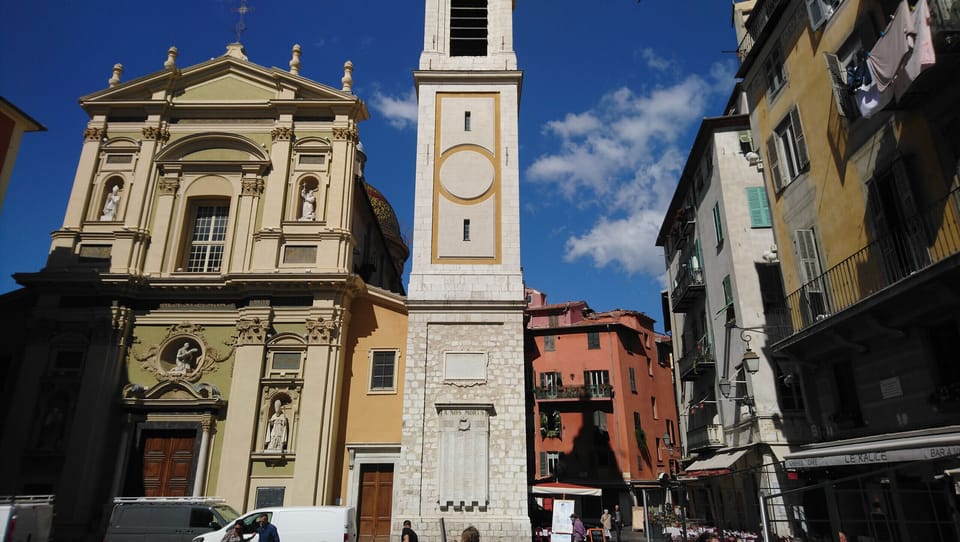 Ideal location for this charming apartment located in the heart of Old Nice