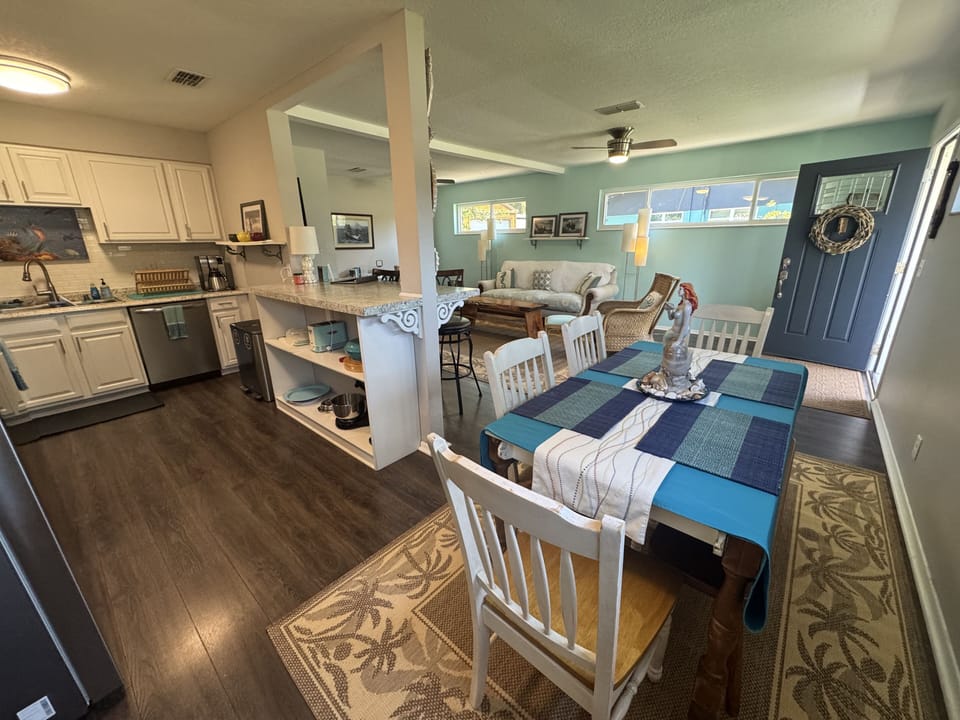 Open plan for kitchen, dining and family rooms...conversation friendly!