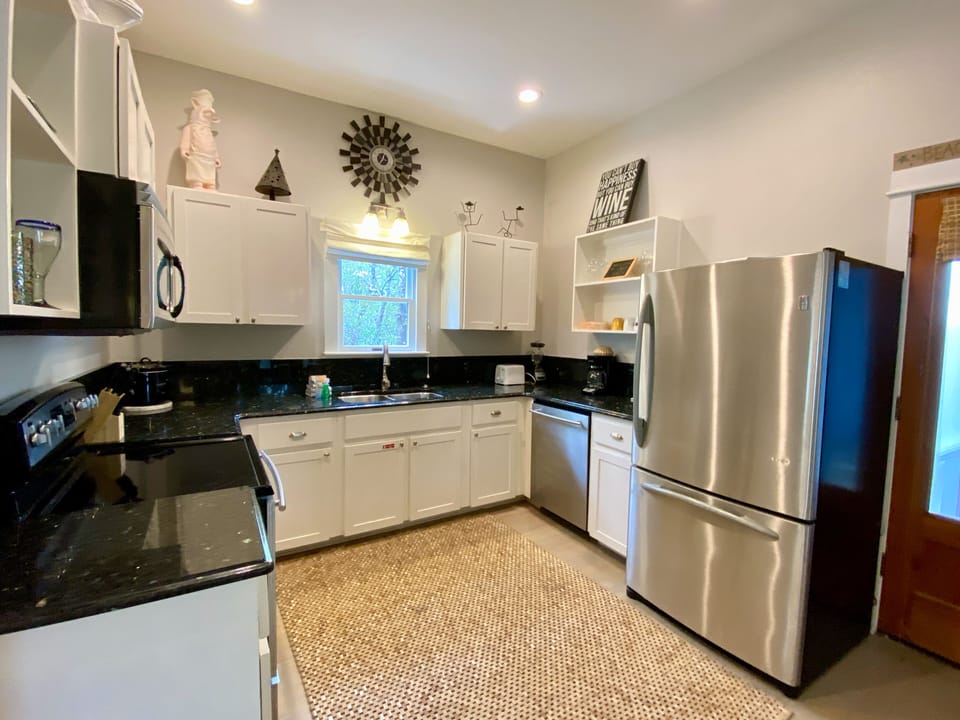 SPACIOUS, FULLY EQUIPPED KITCHEN