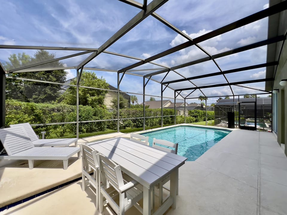 Morning coffee, poolside views!