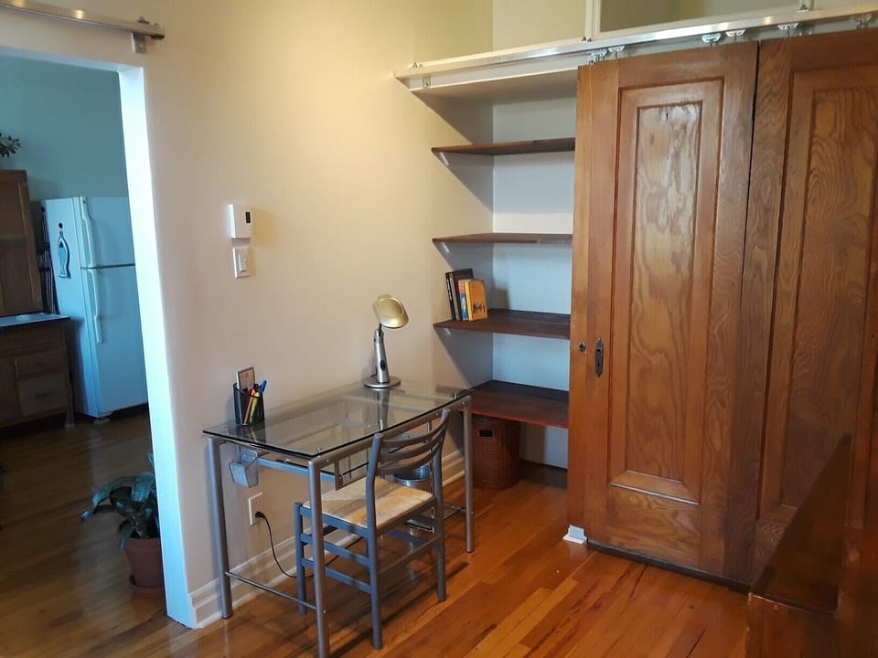 2 BEDROOM + OFFICE + FAST INTERNET + QUIET, SAFE & FRIENDLY NEIGHBORHOOD! Apartment in Laval