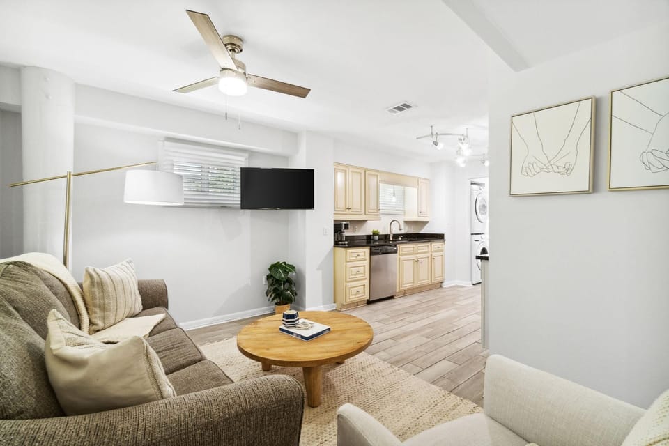 Living Area, Queen Sleeper Sofa
