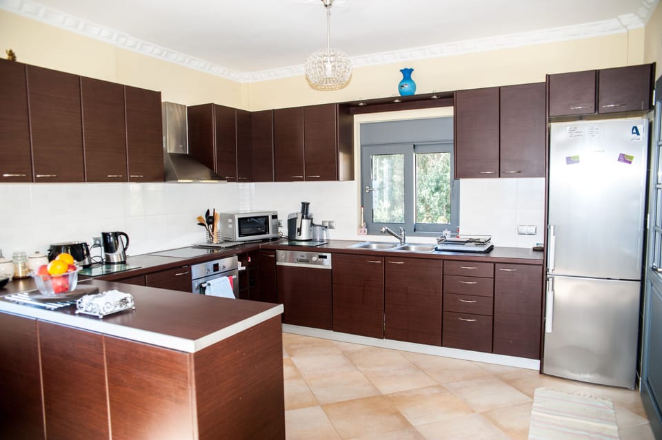 kitchen large and equipped for any discerning chef