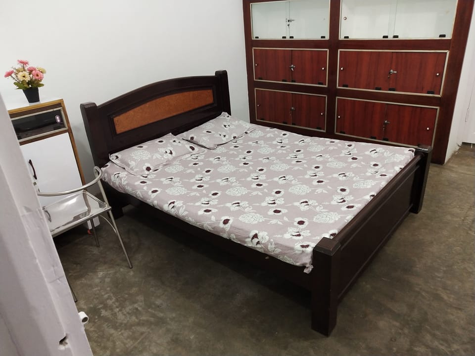 Another view of the bedroom 