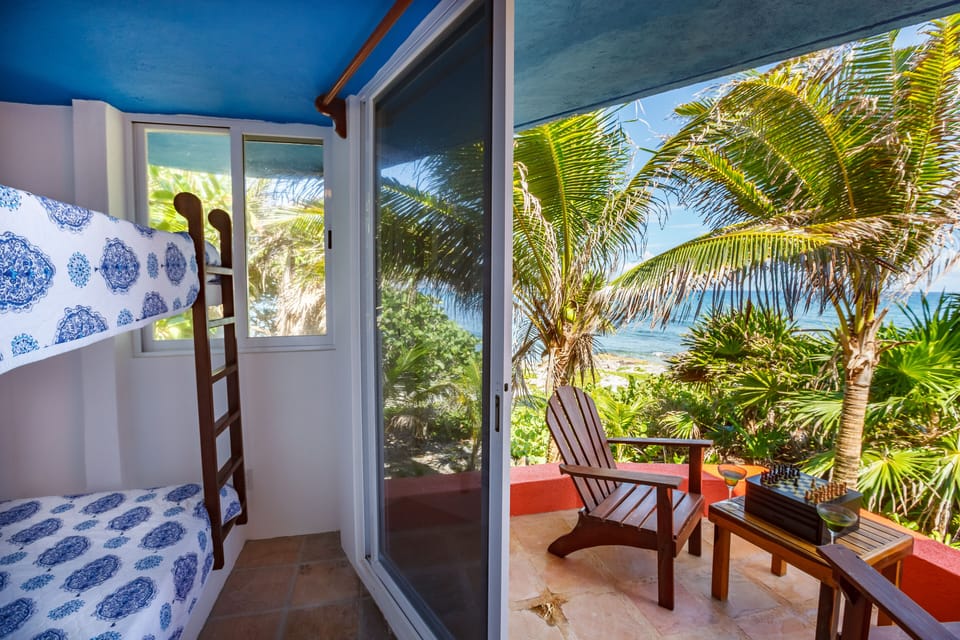 Room 1: Children´s mall room with 2 bunk beds and a terrace.