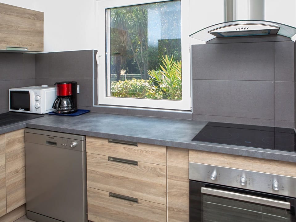 Countertop, Cabinetry, Kitchen, Room, Furniture, Property, Kitchen Stove, Major Appliance, Tile, Drawer