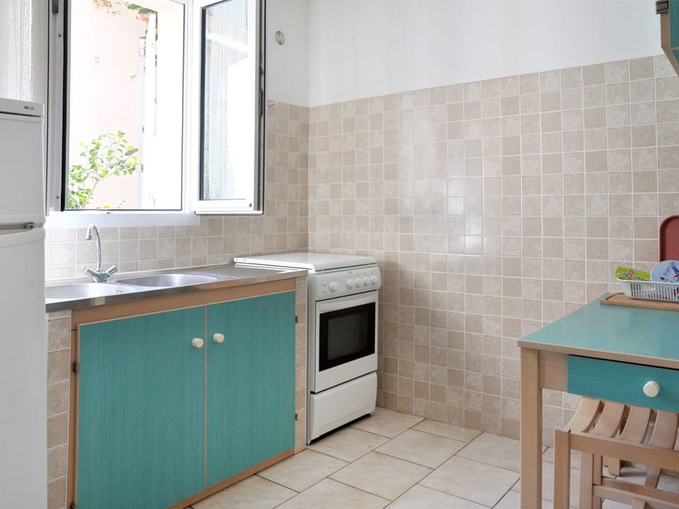 Room, Property, Kitchen, Tile, Furniture, Turquoise, Cabinetry, Countertop, Kitchen Stove, Floor