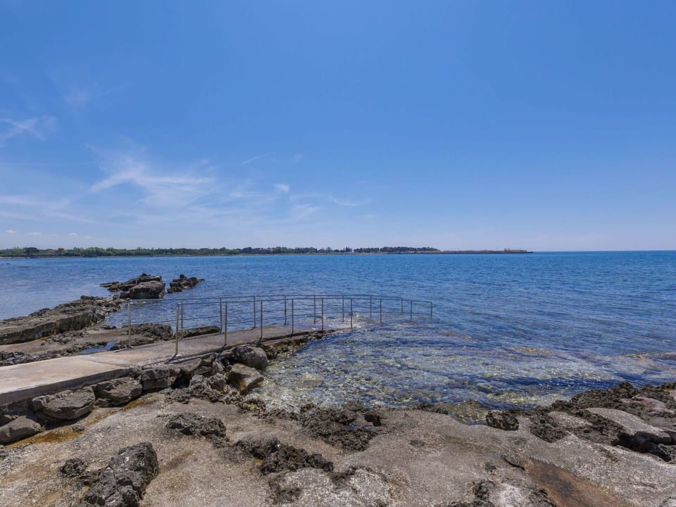 Water, Sky, Cloud, Water Resources, Wood, Coastal And Oceanic Landforms, Lake, Bank, Horizon, Wind Wave