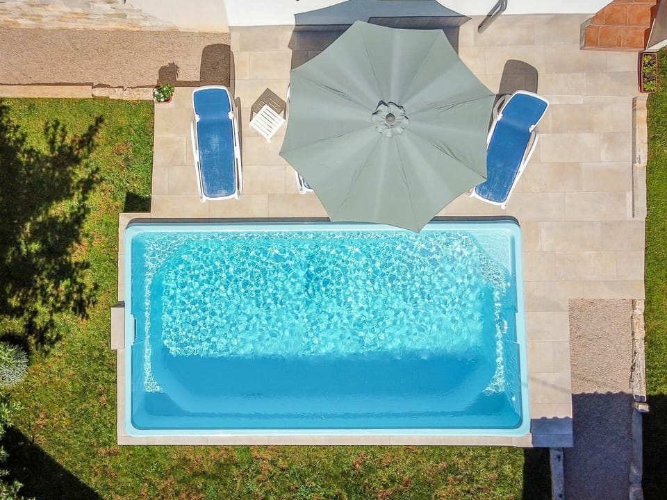 Water, Umbrella, Azure, Rectangle, Plant, Shade, Line, Aqua, Font, Grass