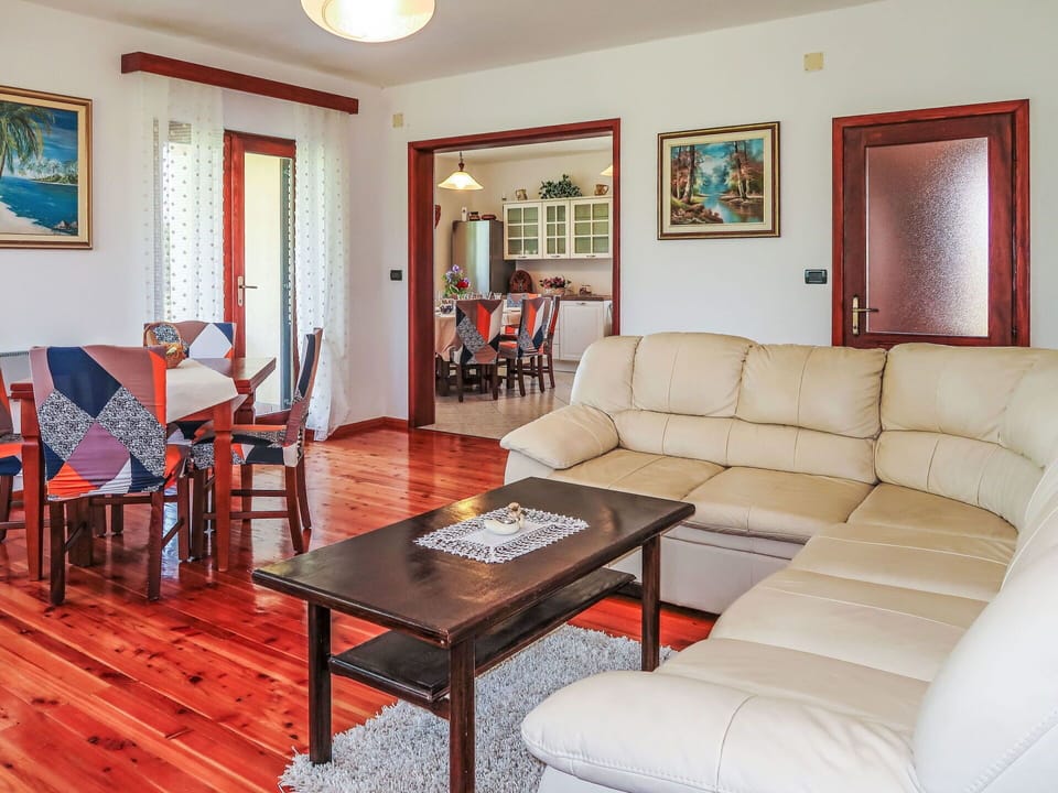 Furniture, Flooring, Floor, Wood, Interior Design, Couch, Table, Living Room, Ceiling, Room