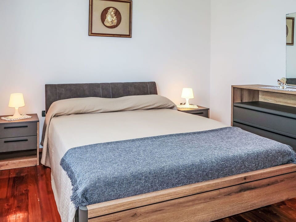 Furniture, Bed, Bedding, Interior Design, Bedroom, Bed Sheet, Flooring, Floor, Room, Wood