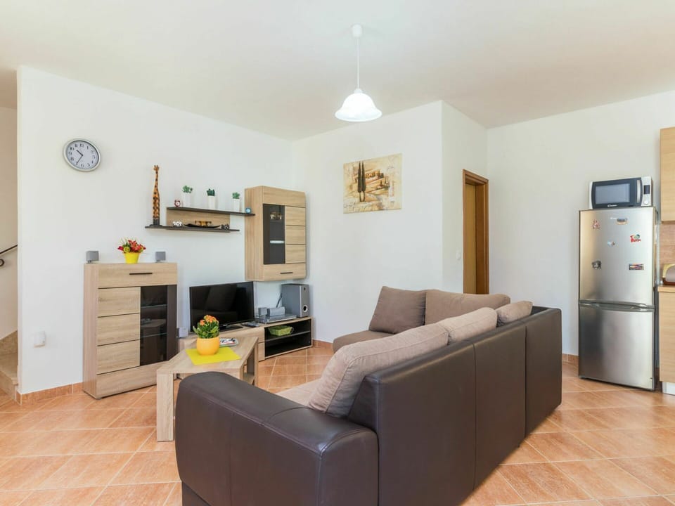 Room, Furniture, Property, Living Room, Floor, Interior Design, Yellow, Building, Real Estate, Wood Flooring