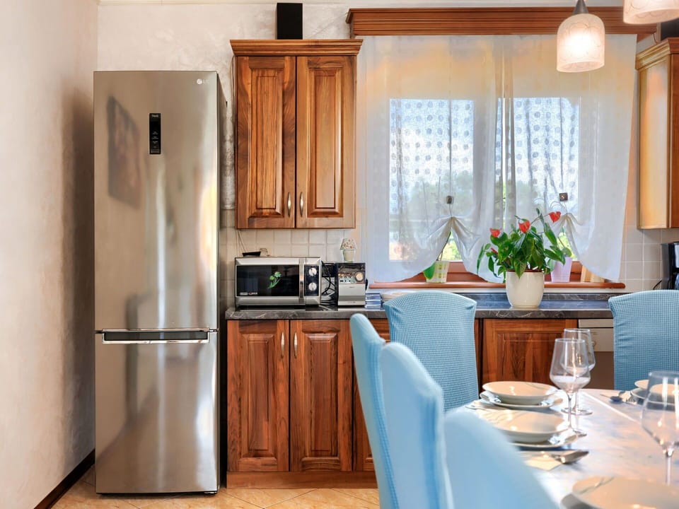 Cabinetry, Property, Furniture, Countertop, Window, Tableware, Kitchen, Kitchen Appliance, Kitchen Stove, Interior Design
