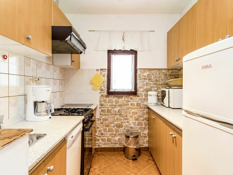 Property, Countertop, Room, Kitchen, Cabinetry, Furniture, Building, Yellow, Interior Design, House
