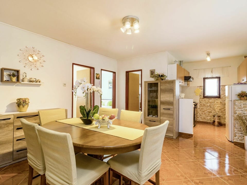 Room, Property, Dining Room, Interior Design, Furniture, Building, Floor, Ceiling, Real Estate, Yellow