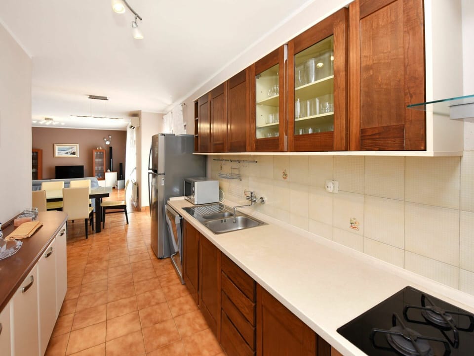 Countertop, Property, Room, Cabinetry, Furniture, Kitchen, Building, Interior Design, Sink, Real Estate