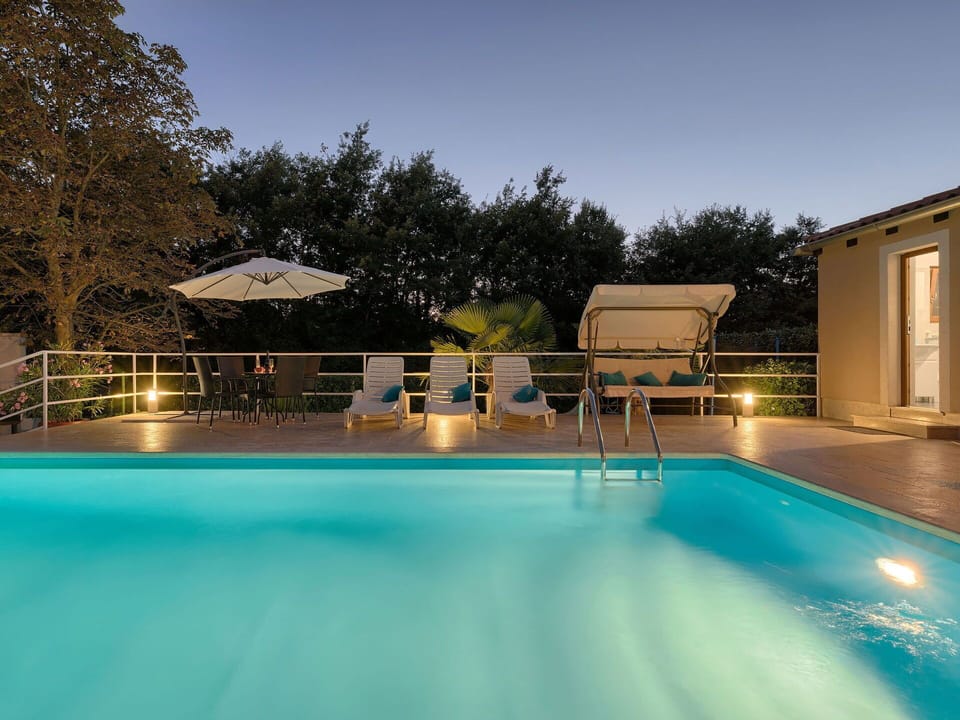 Water, Sky, Property, Plant, Swimming Pool, Tree, Azure, Chair, Shade, Outdoor Furniture