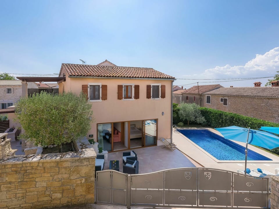 Property, House, Building, Home, Real Estate, Residential Area, Villa, Sky, Estate, Roof