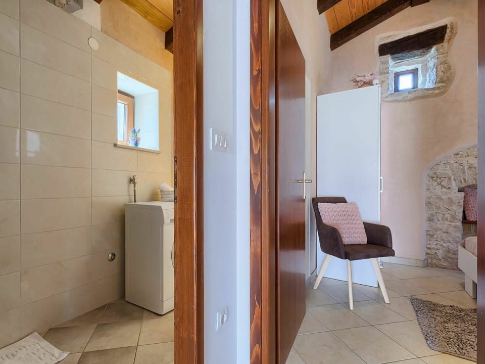 Property, Building, Comfort, Wood, Architecture, Window, Flooring, Chair, Floor