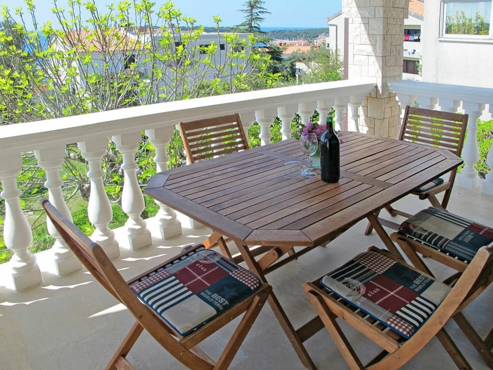 Table, Furniture, Property, Outdoor Table, Wood, Building, Outdoor Furniture, Plant, Interior Design, Chair