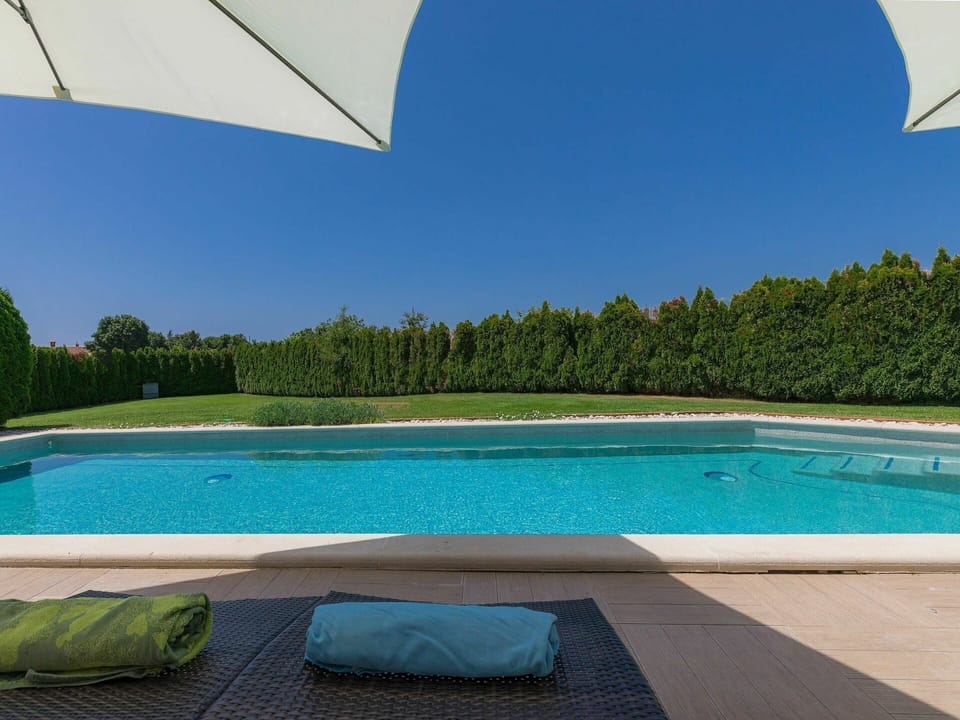 Water, Sky, Plant, Building, Swimming Pool, Rectangle, Azure, Nature, Blue, Shade
