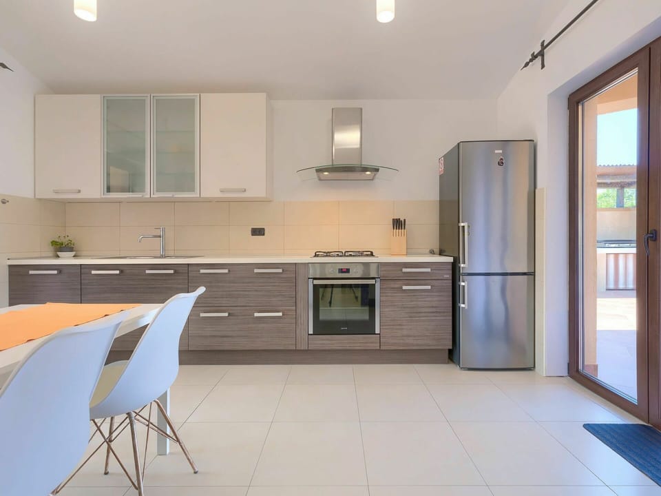 Cabinetry, Countertop, Building, Furniture, Kitchen Stove, Kitchen, Tap, Drawer, Kitchen Appliance, Wood