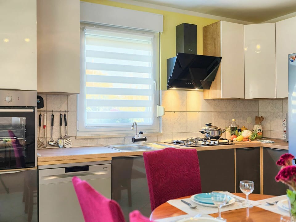 Table, Furniture, Cabinetry, Countertop, Property, Tableware, Kitchen, Interior Design, Chair, Kitchen Appliance