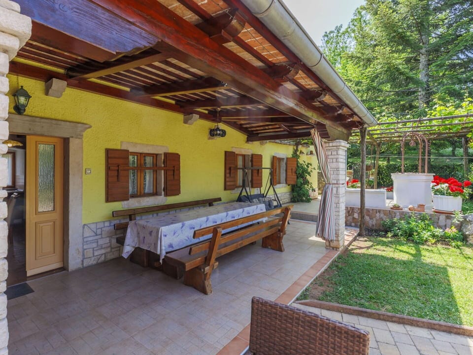 Plant, Property, Building, Window, Wood, Shade, Outdoor Bench, Interior Design, Tree, Outdoor Furniture