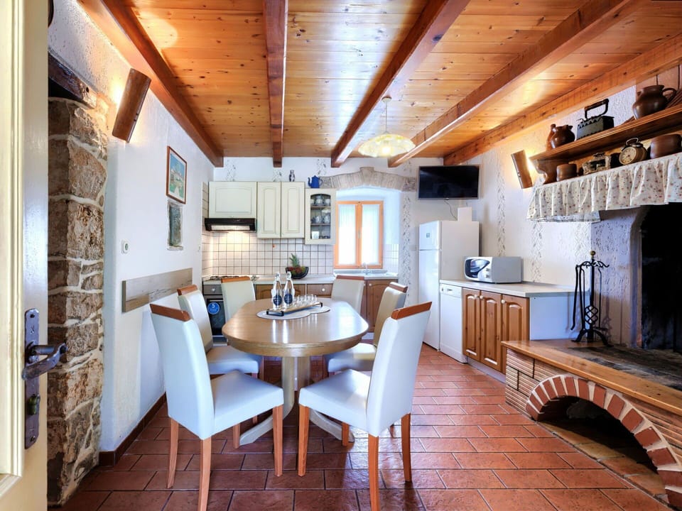 Table, Furniture, Property, Chair, Wood, Interior Design, Architecture, Flooring, Floor, Building