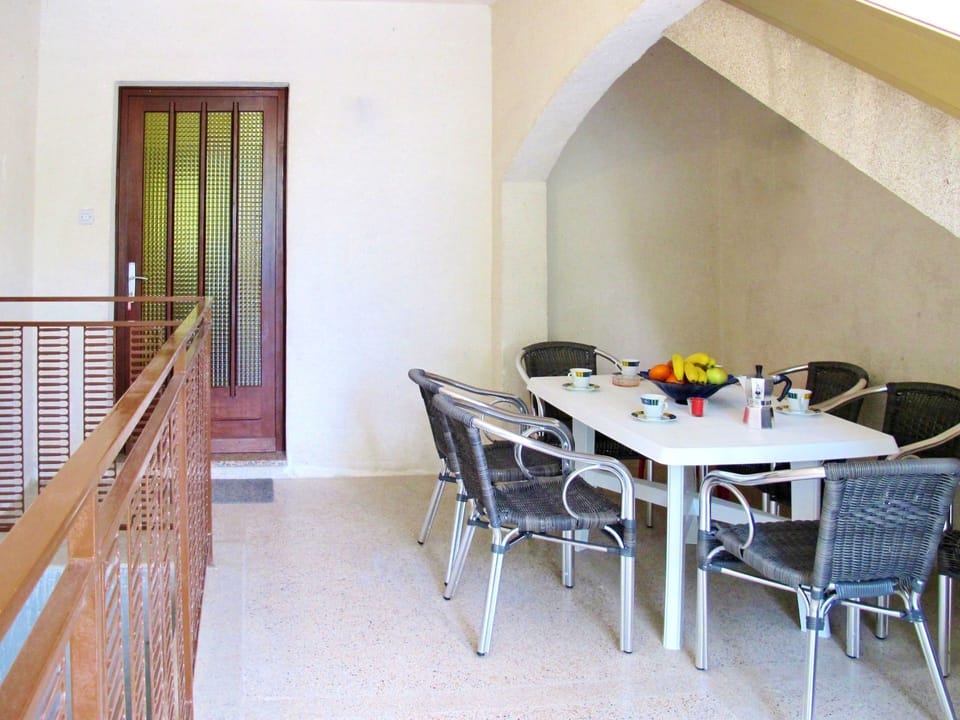 Room, Property, Furniture, Building, Dining Room, Interior Design, Yellow, Floor, House, Table