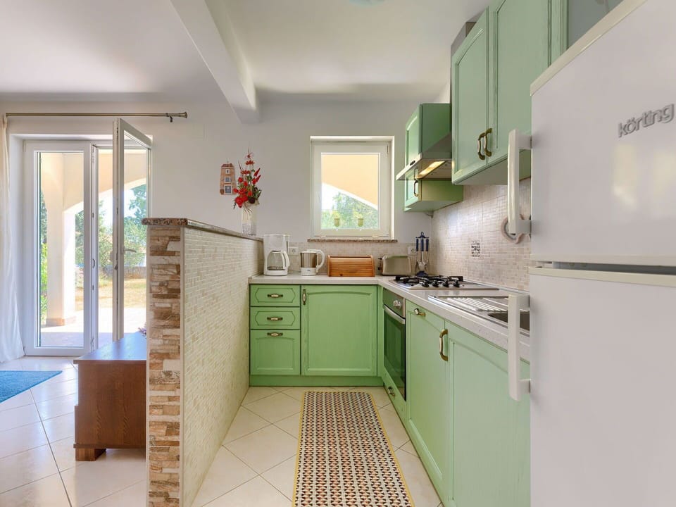 Cabinetry, Countertop, Kitchen, Kitchen Appliance, Interior Design, Home Appliance, Floor, Wood, Flooring