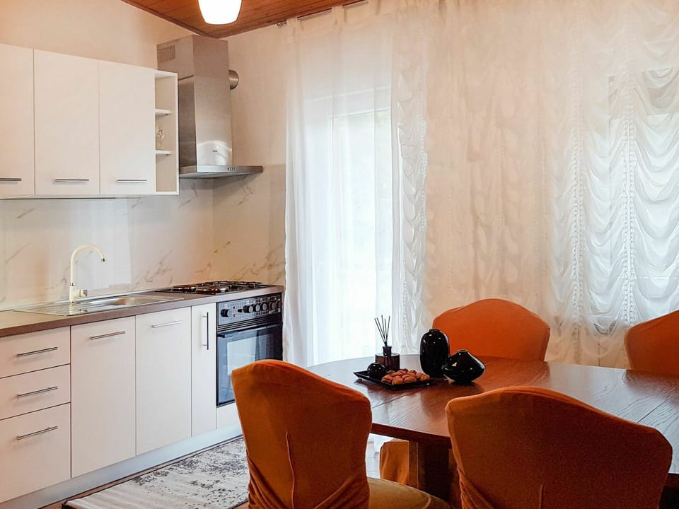Cabinetry, Building, Property, Furniture, Countertop, Wood, Kitchen Appliance, Kitchen Stove, Interior Design, Chair