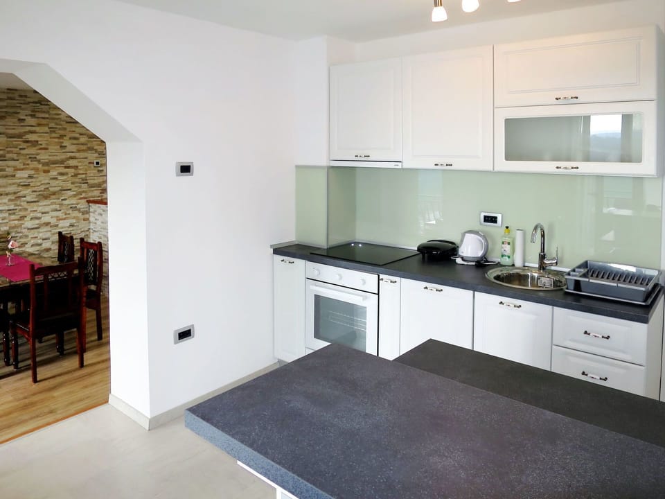 Countertop, Room, Property, Kitchen, Furniture, Building, Floor, Interior Design, Cabinetry, House