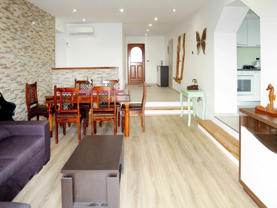 Property, Furniture, Table, Wood, Interior Design, Floor, Flooring, Real Estate, Hardwood, Door