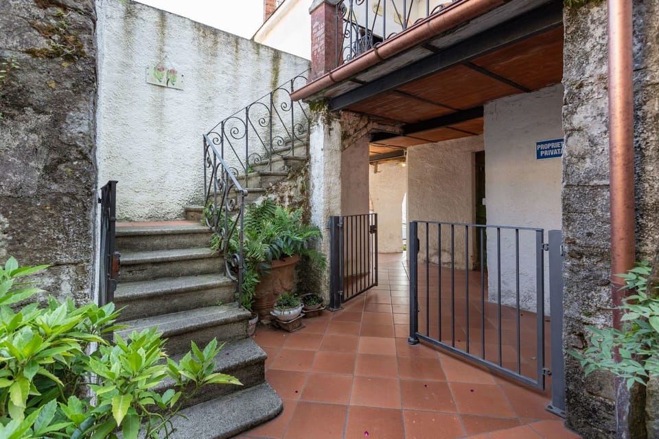 Property, Building, House, Real Estate, Architecture, Room, Home, Courtyard, Apartment, Residential Area