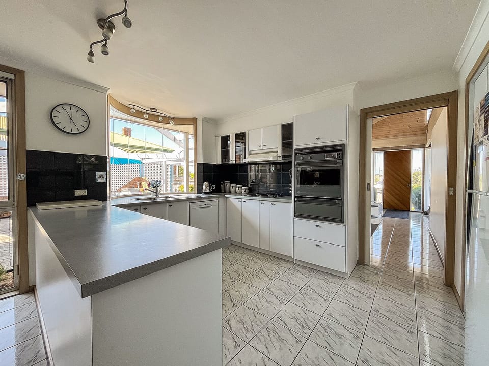 Kitchen Pic 1