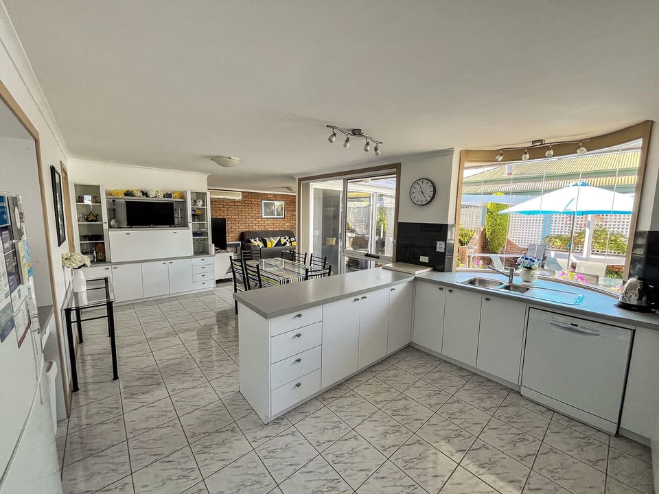 Kitchen Pic 2