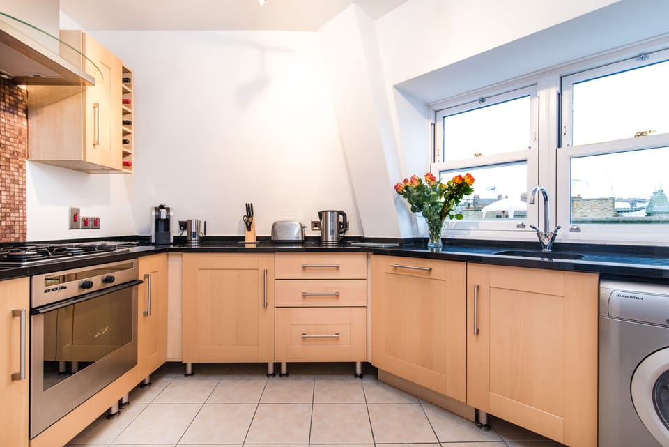 Kitchen with Full oven, washer dryer, microwave, full size fridge