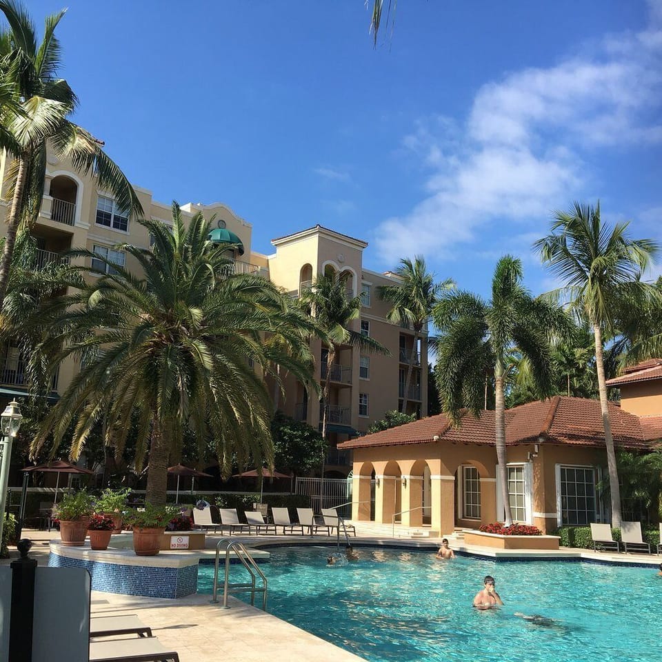 LARGE SWIMMING POOL