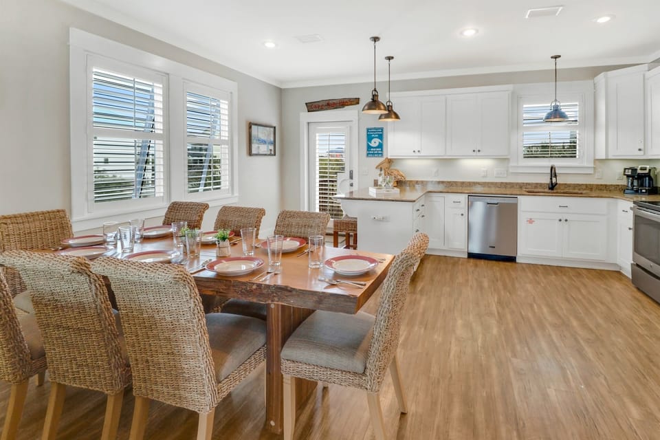 Dining table to seat 8