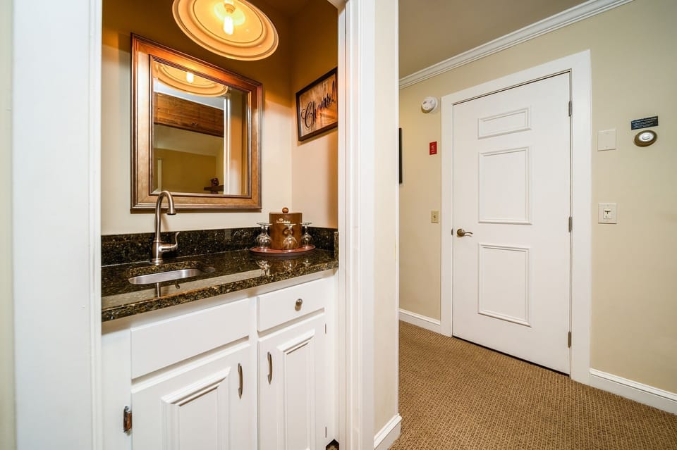 Wet Bar
