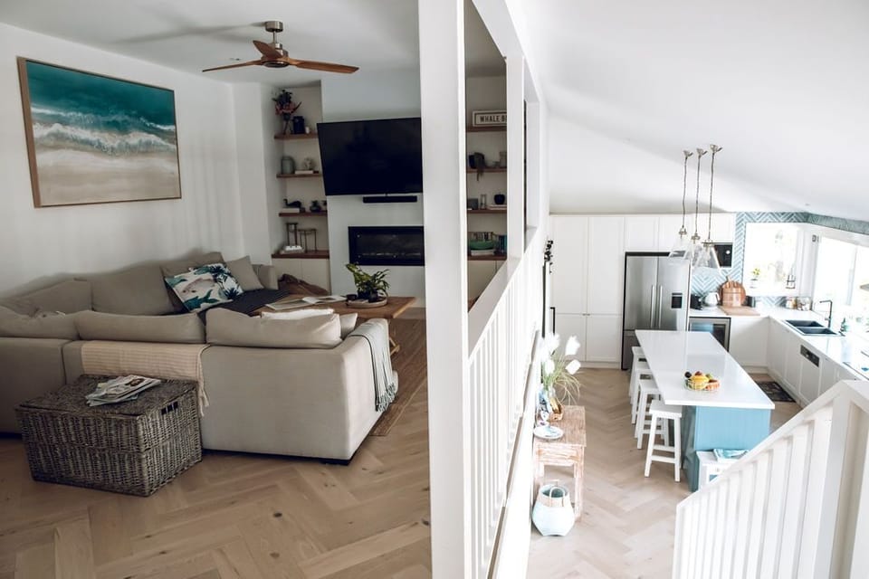 Lounge area, kitchen